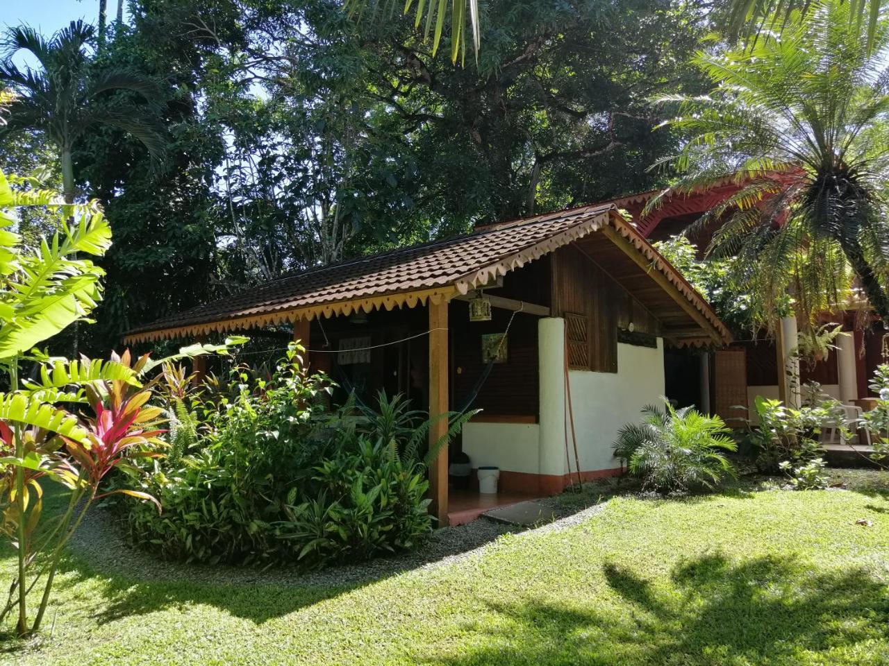 Chalet Y Cabinas Hibiscus Cahuita Kültér fotó