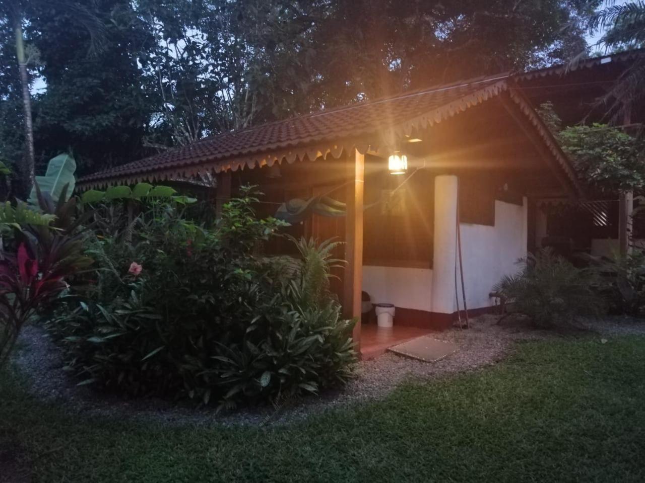 Chalet Y Cabinas Hibiscus Cahuita Kültér fotó