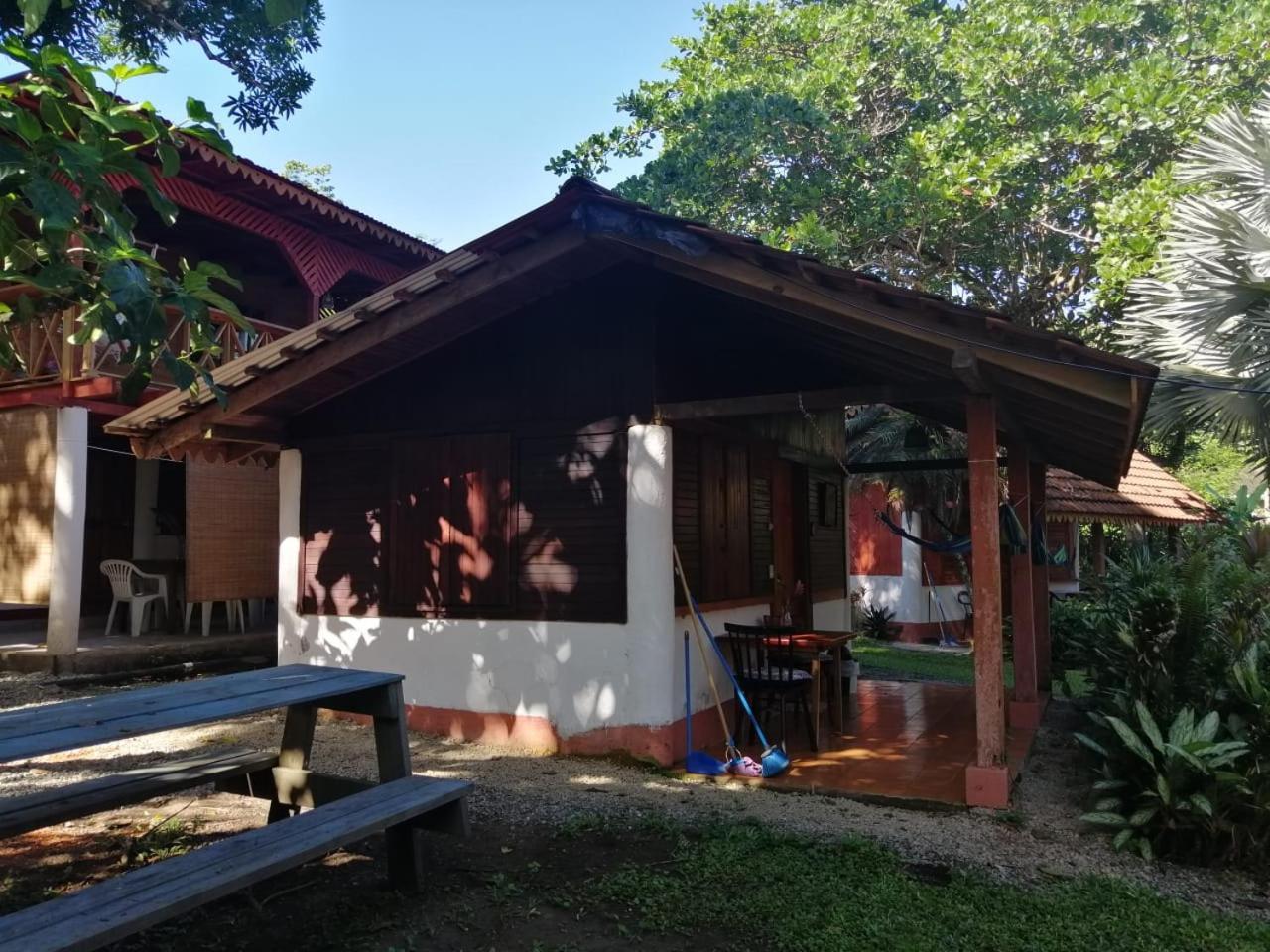 Chalet Y Cabinas Hibiscus Cahuita Kültér fotó